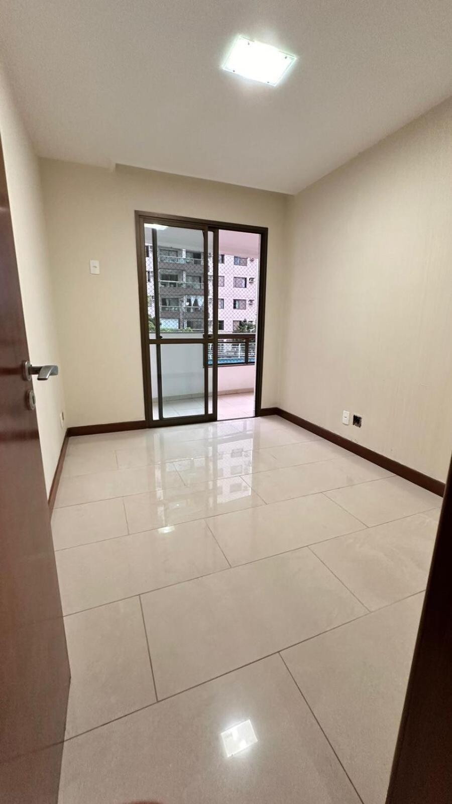 Na Quadra Da Apartamento *